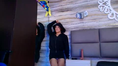 Snapshot of oliver__brown chatting on 01.10.26 Oliver online show from 01.10.26