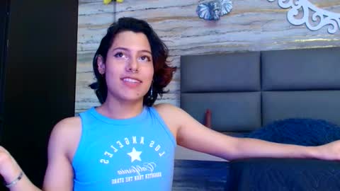 Snapshot of oliver__brown chatting on 01.11.26 Oliver online show from 01.11.26