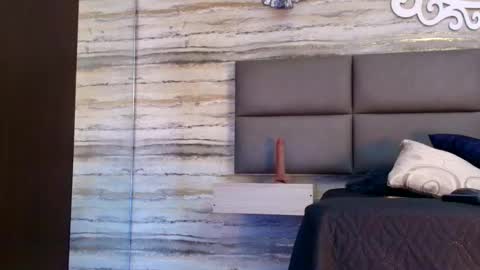 Snapshot of oliver__brown chatting on 01.11.26 Oliver online show from 01.11.26