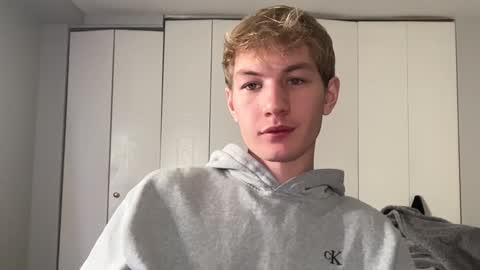 Snapshot of oliver_beck chatting on 12.12.24 Oliver Beck online show from 12.12.24