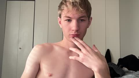 Snapshot of oliver_beck chatting on 12.13.24 Oliver Beck online show from 12.13.24