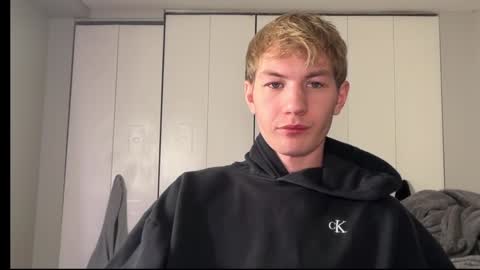 Snapshot of oliver_beck chatting on 12.14.24 Oliver Beck online show from 12.14.24