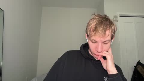 Snapshot of oliver_beck chatting on 01.11.25 Oliver Beck online show from 01.11.25