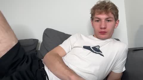 Snapshot of oliver_beck chatting on 02.03.25 Oliver Beck online show from 02.03.25