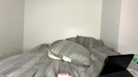 Snapshot of oliver_beck chatting on 10.01.25 Oliver Beck online show from 10.01.25