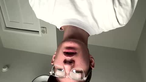 Snapshot of oliver_beck chatting on 11.10.25 Oliver Beck online show from 11.10.25