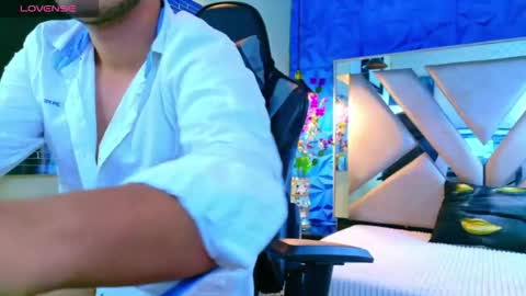 Snapshot of oliver_jamees chatting on 03.24.26 oliver_jamees online show from 03.24.26