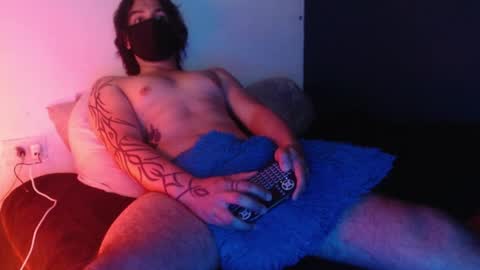 oliver_laid_2023 online show from 01.05.25