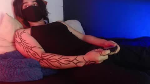 oliver_laid_2023 online show from 02.01.25