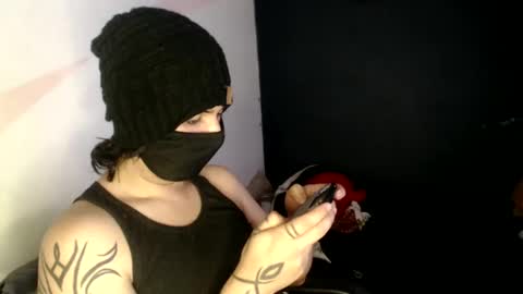 oliver_laid_2023 online show from 02.23.25