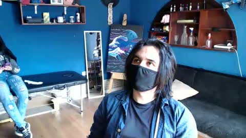 oliver_laid_2023 online show from 09.20.25