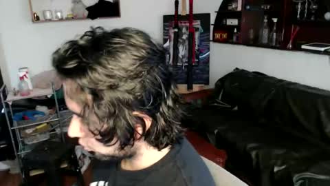 oliver_laid_2023 online show from 10.27.25