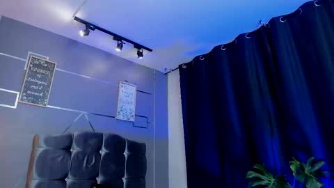 Snapshot of oliver_mr_ chatting on 10.17.25 oliver mr online show from 10.17.25