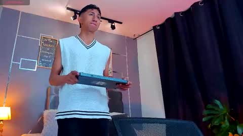 Snapshot of oliver_mr_ chatting on 11.04.25 oliver mr online show from 11.04.25