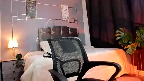 Snapshot of oliver_mr_ chatting on 11.15.25 oliver mr online show from 11.15.25