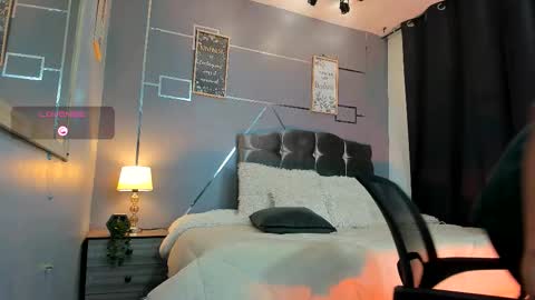 Snapshot of oliver_mr_ chatting on 11.17.25 oliver mr online show from 11.17.25