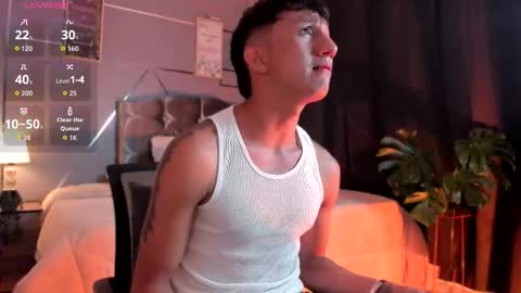 Snapshot of oliver_mr_ chatting on 11.18.25 oliver mr online show from 11.18.25