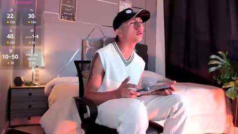 Snapshot of oliver_mr_ chatting on 11.19.25 oliver mr online show from 11.19.25