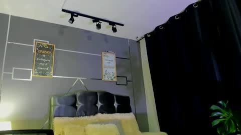 Snapshot of oliver_mr_ chatting on 11.24.25 oliver mr online show from 11.24.25