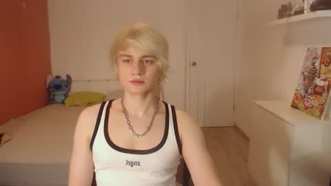 Snapshot of oliver_sweet_ chatting on 10.31.25 Oliver online show from 10.31.25