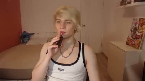 Snapshot of oliver_sweet_ chatting on 11.02.25 Oliver online show from 11.02.25