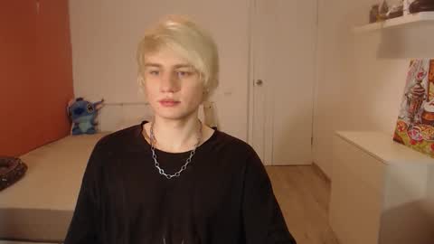 Snapshot of oliver_sweet_ chatting on 11.06.25 Oliver online show from 11.06.25