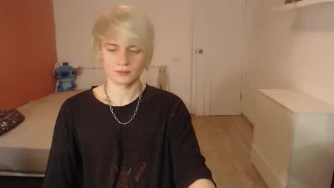 Snapshot of oliver_sweet_ chatting on 11.12.25 Oliver online show from 11.12.25