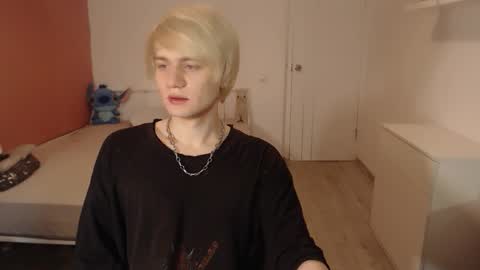 Snapshot of oliver_sweet_ chatting on 11.15.25 Oliver online show from 11.15.25