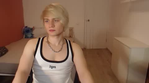 Snapshot of oliver_sweet_ chatting on 11.16.25 Oliver online show from 11.16.25