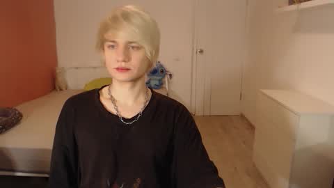 Snapshot of oliver_sweet_ chatting on 11.20.25 Oliver online show from 11.20.25