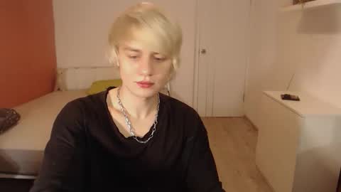 Snapshot of oliver_sweet_ chatting on 11.21.25 Oliver online show from 11.21.25