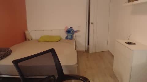 Snapshot of oliver_sweet_ chatting on 11.22.25 Oliver online show from 11.22.25