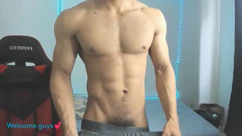 Snapshot of oliver_thompsson chatting on 11.19.25 oliver thompsson online show from 11.19.25