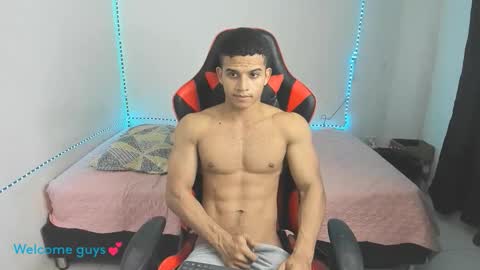 Snapshot of oliver_thompsson chatting on 12.17.25 oliver thompsson online show from 12.17.25