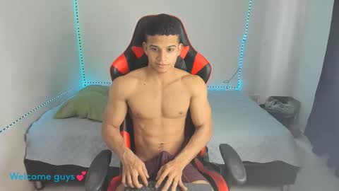 Snapshot of oliver_thompsson chatting on 01.15.26 oliver thompsson online show from 01.15.26