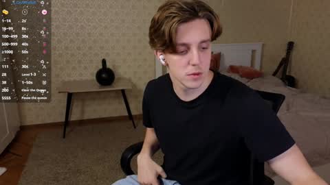 Snapshot of oliver_travis chatting on 12.10.24 Oliver Evans online show from 12.10.24