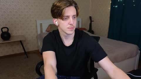 Snapshot of oliver_travis chatting on 12.19.24 Oliver Evans online show from 12.19.24