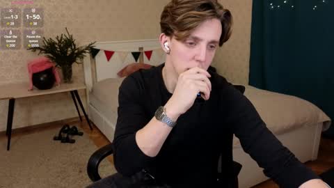 Snapshot of oliver_travis chatting on 01.02.25 Oliver Evans online show from 01.02.25