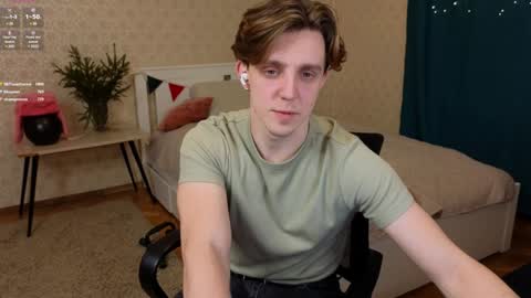 Snapshot of oliver_travis chatting on 01.10.25 Oliver Evans online show from 01.10.25