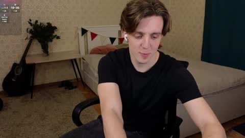 Snapshot of oliver_travis chatting on 01.20.25 Oliver Evans online show from 01.20.25