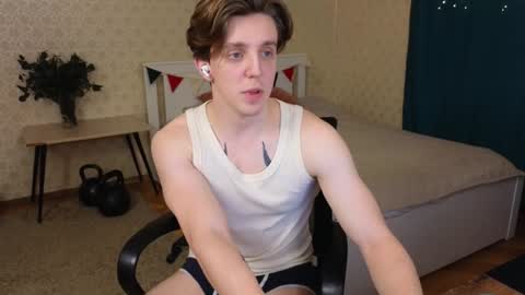 Snapshot of oliver_travis chatting on 02.02.25 Oliver Evans online show from 02.02.25