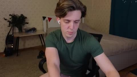 Snapshot of oliver_travis chatting on 02.22.25 Oliver Evans online show from 02.22.25