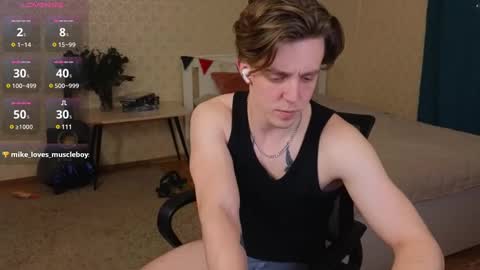 Snapshot of oliver_travis chatting on 02.23.25 Oliver Evans online show from 02.23.25