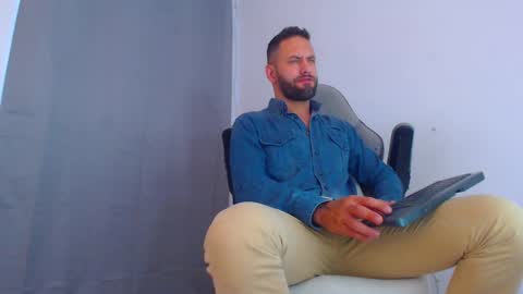 Snapshot of oliverdrew1 chatting on 12.03.24 oliver online show from 12.03.24