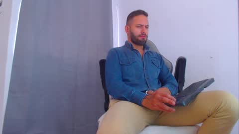 Snapshot of oliverdrew1 chatting on 12.05.24 oliver online show from 12.05.24