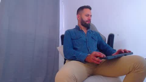 Snapshot of oliverdrew1 chatting on 12.08.24 oliver online show from 12.08.24