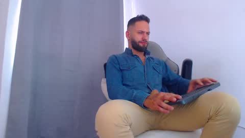 Snapshot of oliverdrew1 chatting on 12.13.24 oliver online show from 12.13.24