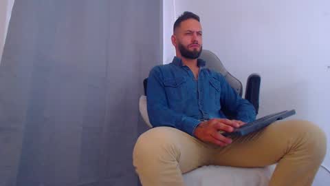 Snapshot of oliverdrew1 chatting on 12.16.24 oliver online show from 12.16.24