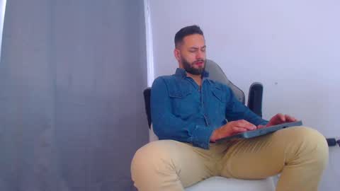 Snapshot of oliverdrew1 chatting on 12.23.24 oliver online show from 12.23.24