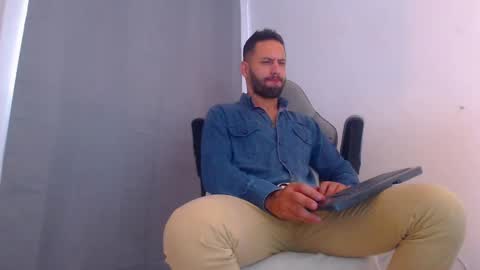 Snapshot of oliverdrew1 chatting on 12.27.24 oliver online show from 12.27.24